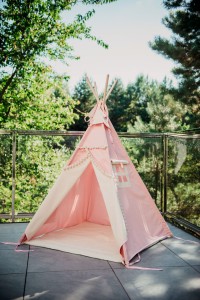 Namiot Tipi Pudrowy Róż Pomponiki 